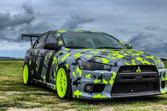 自動車の装飾の印刷できるビニールのステッカー ペーパー ロール白いマット車の覆い18m