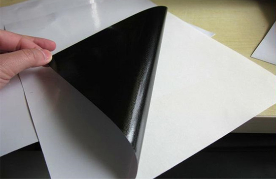 黒い付着力の光沢のある防水印刷できるビニール ロール取り外し可能な単量体