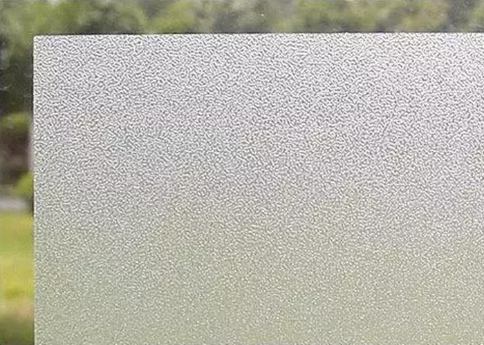 白いマットは0.8mmのプライバシーのための装飾的な窓ガラスのフィルムを曇らした